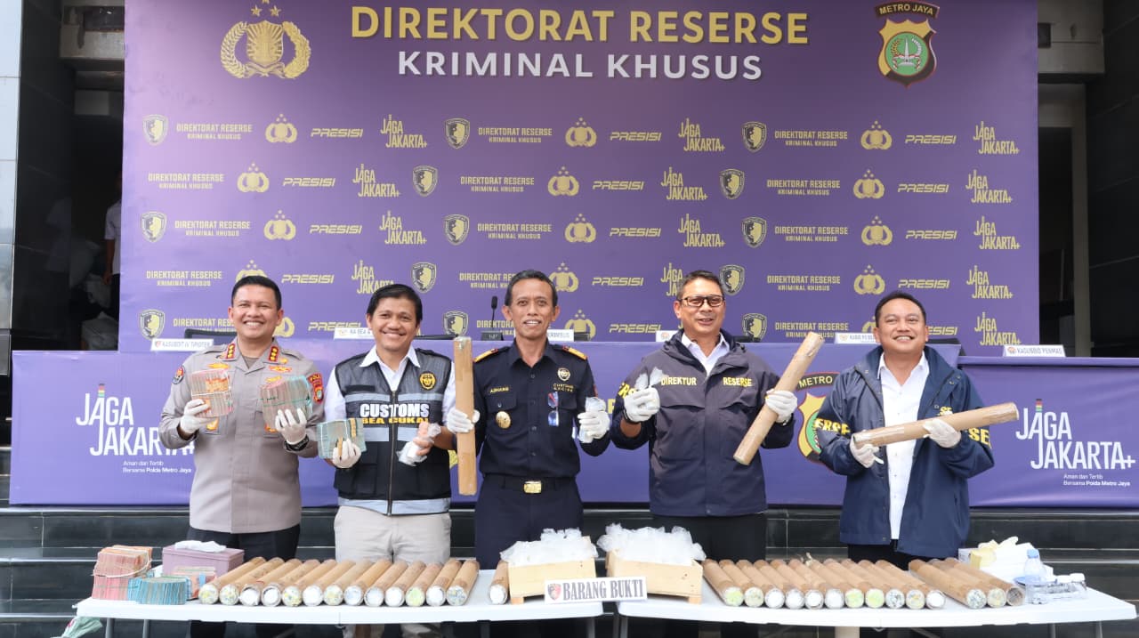 Polda Metro Bongkar Penyelundupan Merkuri, Barang Disamarkan Dalam Karpet