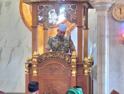 Tingkatkan Keimanan dan Ketaqwaan, Satgas TMMD Laksanakan Sholat Jumat Bersama Warga