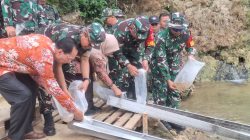 Kapok Sahli Pangdam IV/Diponegoro Tebar Benih Ikan di Penutupan TMMD Ke-128 Kodim Pati