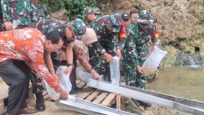Kapok Sahli Pangdam IV/Diponegoro Tebar Benih Ikan di Penutupan TMMD Ke-128 Kodim Pati