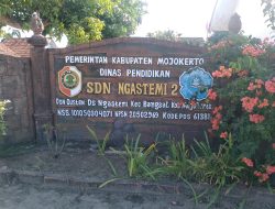 Diduga Berlindung di Balik Kedekatan dengan Kadisdik, Penerbit LKS Bebas Edarkan Buku di SDN Ngastemi 2