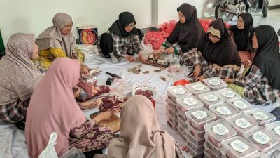 Sambut Iduladha, PLN UP2B Jawa Barat Tebar Berkah Daging untuk 106 Mustahik di Bandung
