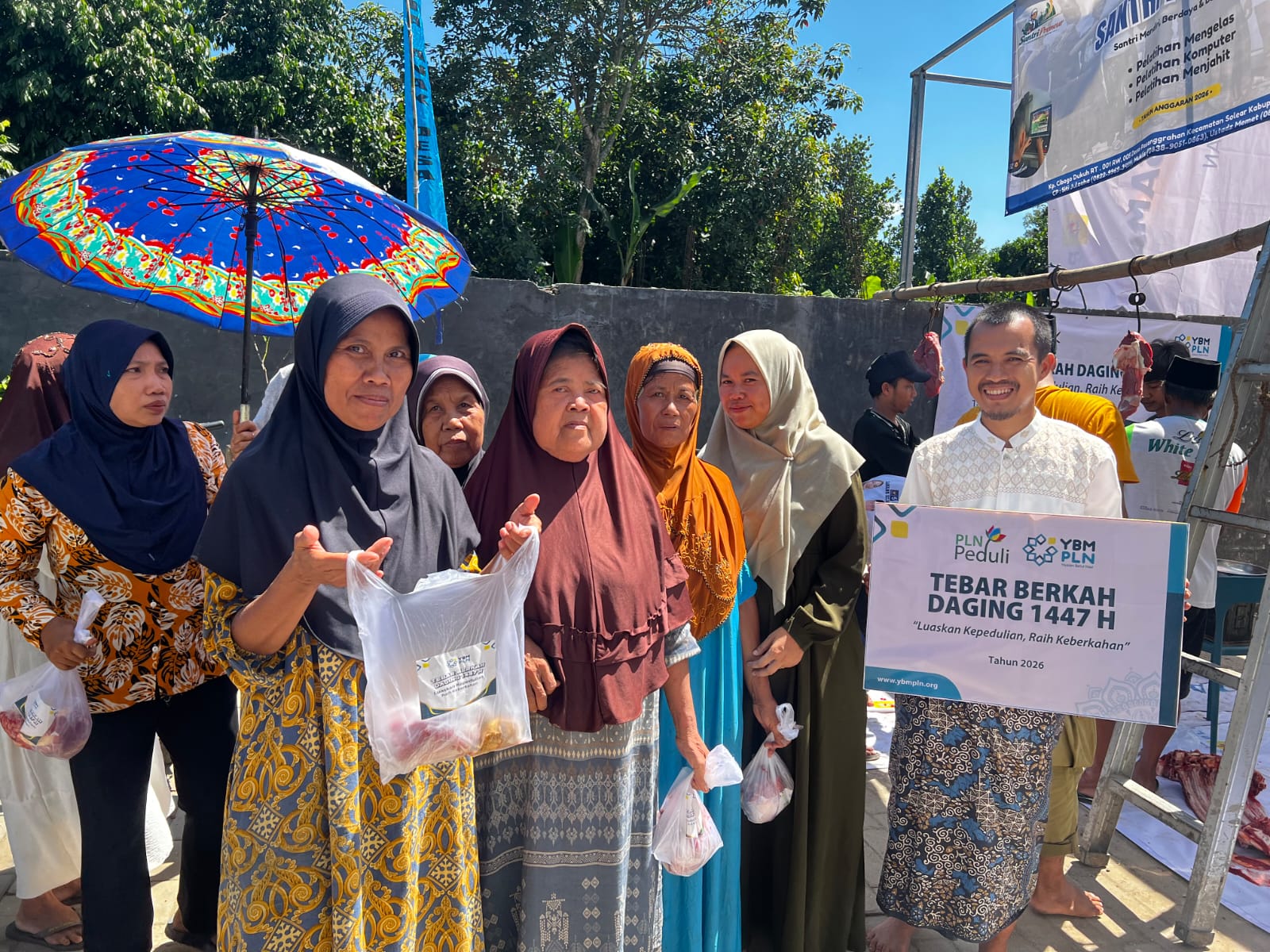 YBM PLN UIP2B JAMALI Salurkan Daging Kurban untuk 150 Warga Tangerang