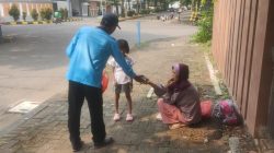 Juru Parkir Jakarta Barat Rutin Berbagi Makanan Lewat Program Jumat Berkah