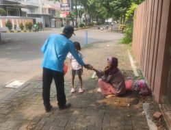 Juru Parkir Jakarta Barat Rutin Berbagi Makanan Lewat Program Jumat Berkah