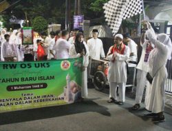 Sambut 1 Muharam 1448 H, Ratusan Warga RW 05 Utan Kayu Selatan Ikuti Semarak Pawai Obor