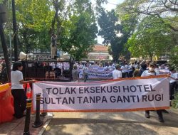 Demo Tolak Eksekusi Hotel Sultan di PN Jakpus Picu Kemacetan, Massa Desak Pengadilan Batalkan Pengosongan