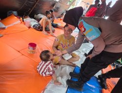 Pasca Kebakaran Pasar Jiung, Polres Jakpus Bersama Polwan Jaga Jakarta Beri Bantuan dan Trauma Healing