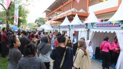Ribuan Warga Serbu Pasar Rakyat Hari Bhayangkara ke-80 di Cengkareng