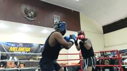 Ucok Suara Kota Buktikan Skill, Menang TKO Lawan Koben Pasar Agung di Melanesia Boxing