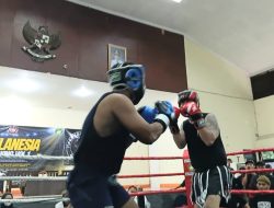 Ucok Suara Kota Buktikan Skill, Menang TKO Lawan Koben Pasar Agung di Melanesia Boxing