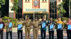 Sekda Kota Depok Serahkan SK Pensiun ke Tujuh ASN