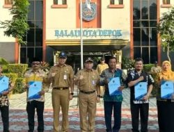 Sekda Kota Depok Serahkan SK Pensiun ke Tujuh ASN