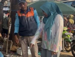 Cegah Banjir, Lurah Baktijaya Pantau Saluran Air di Sejumlah Titik Lakukan Aksi Kebersihan