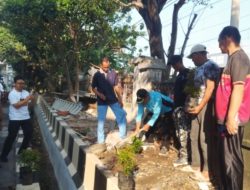 Kelurahan Kemirimuka Gelar Tanam Pohon dan Aksi Bersih-Bersih dari Sampah Liar di Lingkungan RW 12