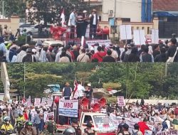 Ribuan Massa AMKD Demo, Serukan Dukung Program Prabowo Menggema di Kota Depok