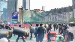 Demo BEM UI Hari Ini: Mahasiswa Tetap Bertahan Suarakan 5 Tuntutan Meski Akses ke Bundaran HI Dibatasi