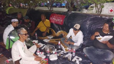 Tak Kenal Lelah, Bekangdam Jaya Layani Kebutuhan Pangan Pengungsi Kebakaran Kemayoran