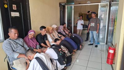 Patroli Polsek Beji Gagalkan Tawuran, Tujuh Remaja Diamankan dan Lima Sajam Disita