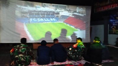 Dari Layar Nobar ke Semangat Kebangsaan, Koramil 05/Sawangan Dekatkan Diri dengan Warga