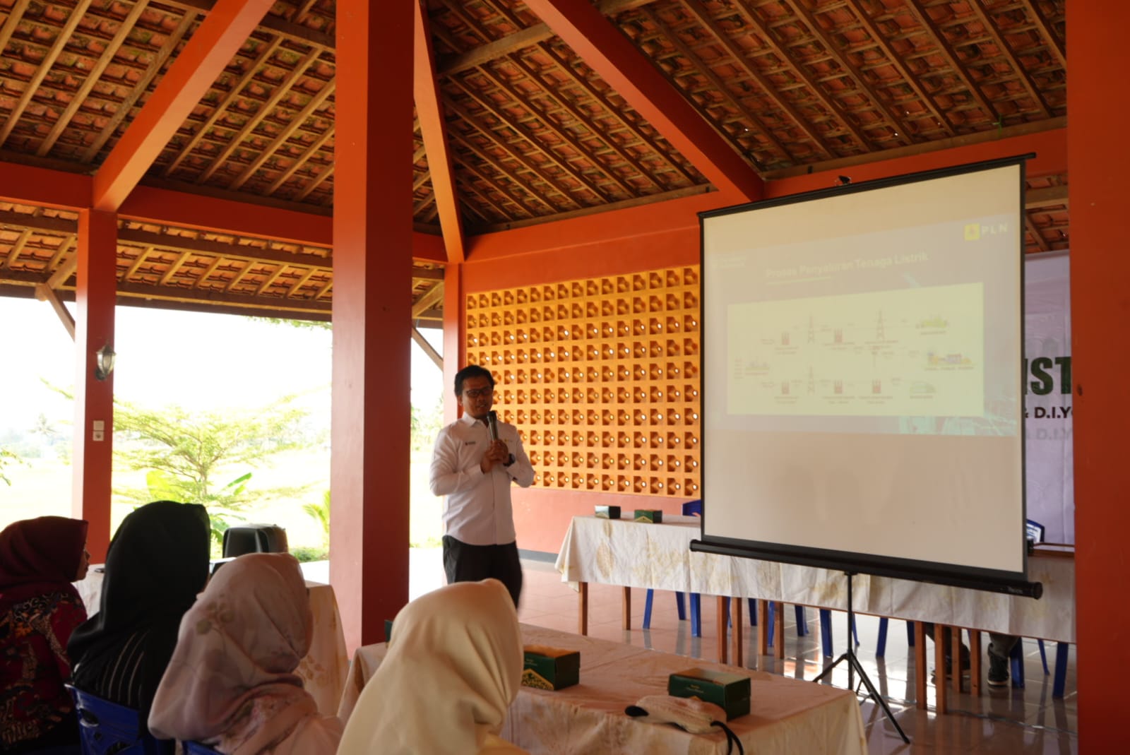 Aktualisasikan Nilai Pancasila, PLN Edukasi Warga Cegah Narkoba dan Bangun Desa Berdaya