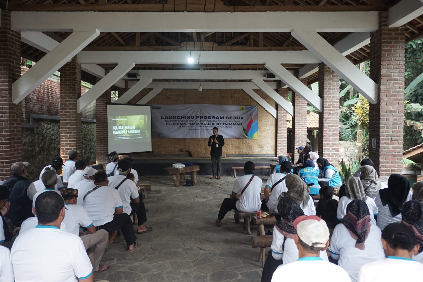 PLN UP2B Jawa Barat Luncurkan Program SEJUK CIREUNDEU untuk Pelestarian Lingkungan