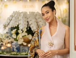 Dampingi Franka Makarim, Happy Salma Menangis di Sidang Vonis Nadiem