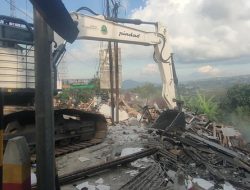 Dedi Mulyadi Turun Tangan Saat Puluhan Kios di Puncak Cianjur Dibongkar, Pedagang Dapat Kompensasi Rp 10 Juta
