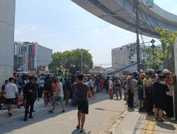 Bentrokan Jalan Tambak Menteng Dipicu Teguran Knalpot Bising, Gerobak Pedagang Jadi Sasaran Amuk Massa