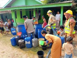Anak-anak Cibarusah Telat Sekolah, Krisis Air Bersih Ubah Rutinitas Pagi