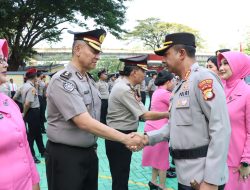 74 Personel Polres Metro Jakarta Barat Naik Pangkat di Hari Bhayangkara ke-80, Diwarnai Tradisi Siraman