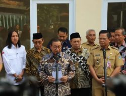 Gubernur DKI Pramono Anung Didampingi Walikota Jakse Syafrin Liputo Meresmikan Program Bedah Rumah