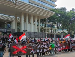 Ratusan Massa Gelar Aksi di Kejaksaan Agung, Sampaikan Tuntutan Terkait Febrie Adriansyah