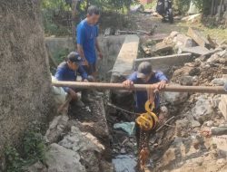 Opsih Rutin Kelurahan Ratu Jaya Fokus Benahi Drainase dan Kebersihan Lingkungan