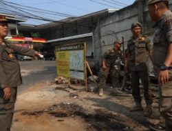 Tindaklanjuti Laporan Warga Satpol PP Gusur Lapak Kopi Pangku di Tapos