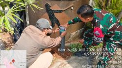 Satgas Citarum Subsektor 5 Cileunyi Tingkatkan Pengelolaan Sampah Melalui Pembuatan dan Pemasangan LOSEDA di Desa Cimekar