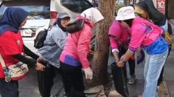 Jalan Sehat dan Pungut Sampah, Cara Paguyuban Balad’88 dan Komunitas Leuleumpangan Merawat Bandung