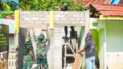 Pemasangan Besi Slot Atas MCK Masjid Quba Terus Dikerjakan Satgas TMMD Ke-129