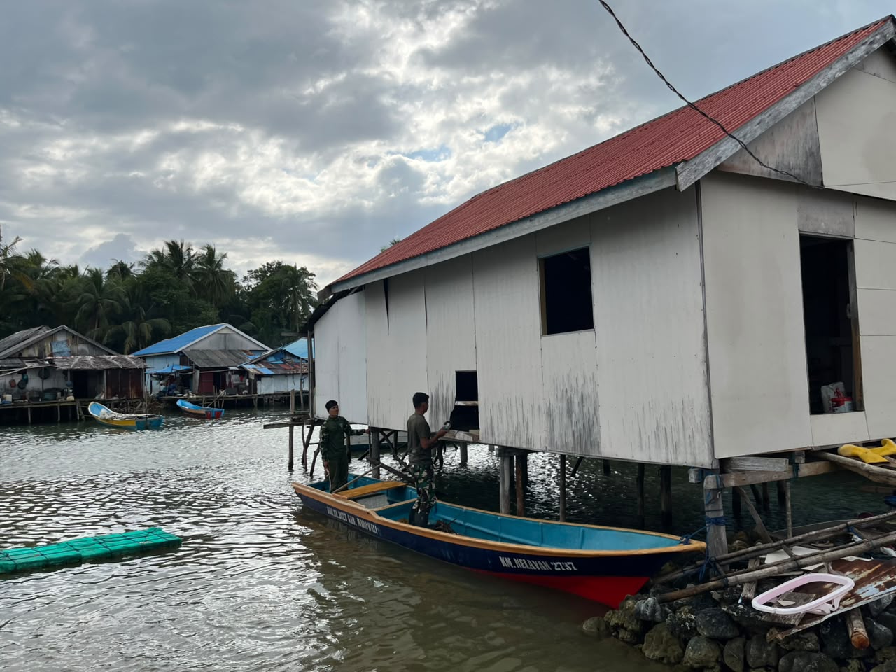 Renovasi RTLH di Desa Polewali Masuki Tahap Pemasangan Dinding dan Aplus