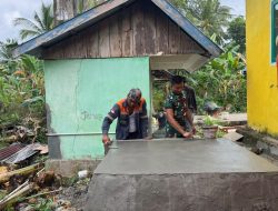 Satgas TMMD dan Warga Lanjutkan Pemasangan Dudukan Tandon Air Program Manunggal Air Bersih di SDN Desa Pulau Dua