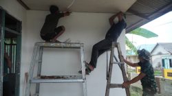 Pemasangan Plafon RTLH Bapak Hardi di Desa Pulau Dua Capai Progres Positif