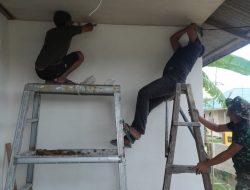 Pemasangan Plafon RTLH Bapak Hardi di Desa Pulau Dua Capai Progres Positif