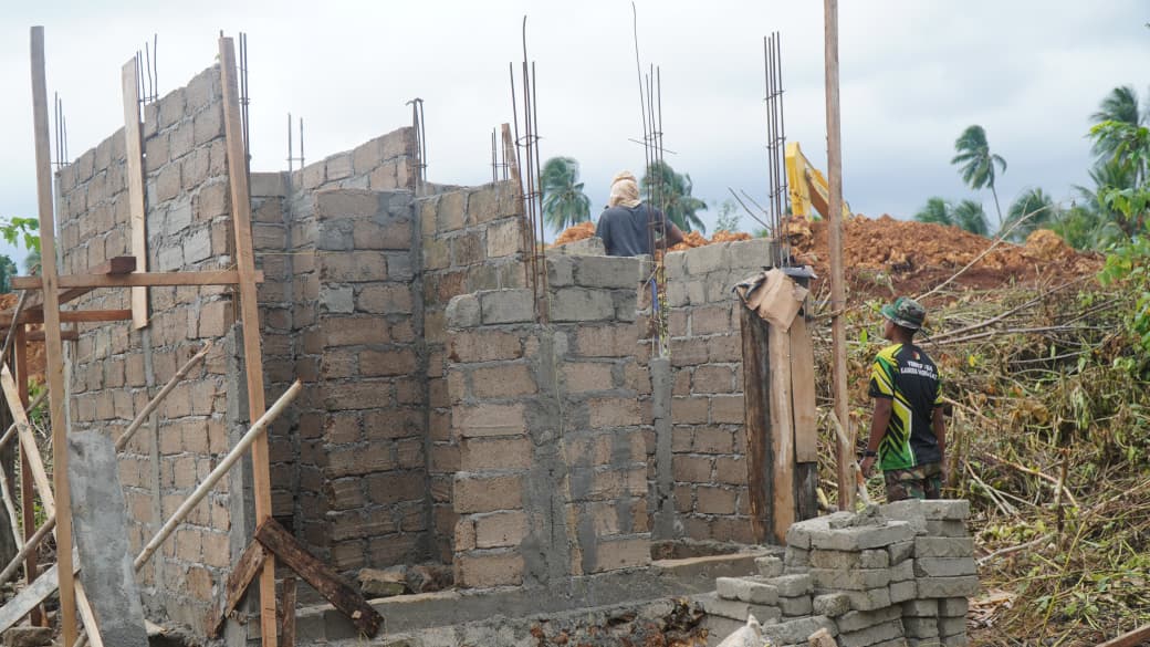 Pembangunan MCK Masjid Desa Polewali Terus Menunjukkan Progres Positif