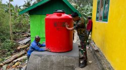 Pemasangan Tandon Air Manunggal Air Bersih di SDN Pulau Dua Masuki Tahap Pemasangan Tandon