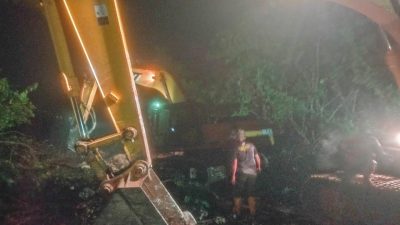Optimalkan Sasaran Fisik TMMD, Satgas Laksanakan Lembur Malam Demi Percepatan Pembukaan Jalan