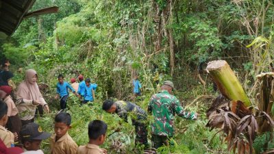 Kerja Bakti Satgas TMMD dan Siswa SDN Umbele Wujudkan Lingkungan Sekolah Bersih dan Nyaman