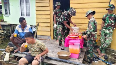 Warga Desa Polewali Siapkan Minuman dan Snack untuk Personel Satgas TMMD dan Masyarakat