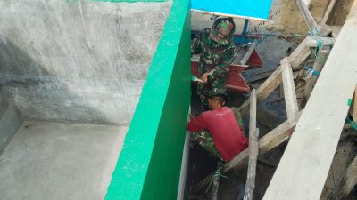 Pengecatan Bak Penampungan Air Manunggal Air di Desa Umbele Terus Dilanjutkan