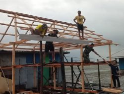 Renovasi RTLH Ibu Syamsiah di Desa Umbele Masuki Tahap Pemasangan Lisplang