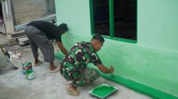 Satgas TMMD ke-129 Kodim 1311/Morowali Laksanakan Pemasangan Pintu dan Pengecatan Akhir RTLH Milik Bapak Suhardi di Desa Umbele Lama